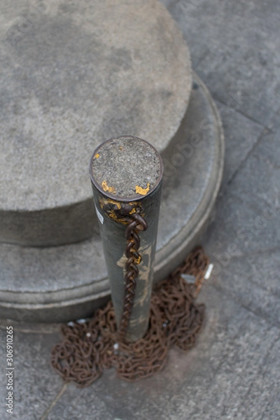 Fototapeta Pole with chains