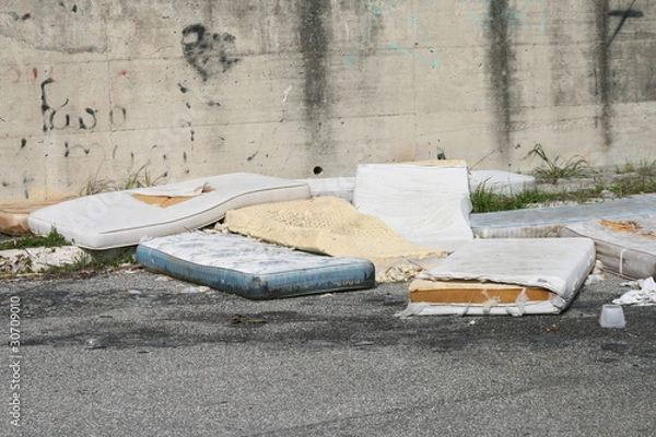 Obraz Materassi abbandonati