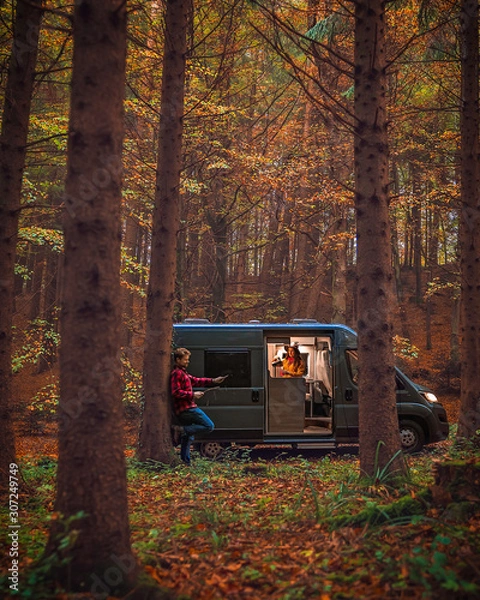 Obraz vanlife autumn forest