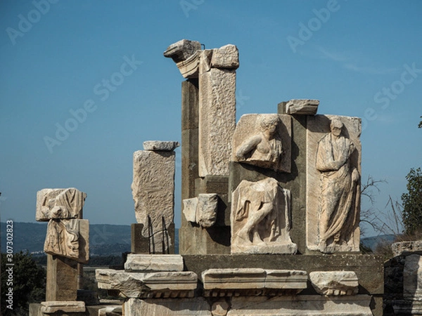 Fototapeta トルコ、トルコ旅行、Turkey、トルコの景色、、犬、仔犬、家族、図書館、パムッカレ、絶景、パラグライダー、図書館、エフェス、エフェス図書館、エフェス遺跡、アクロポリス、木馬、遺跡、
