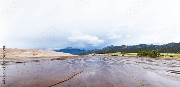 Obraz A river flows past dunes