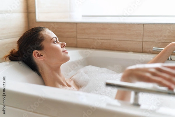 Obraz woman taking a bath