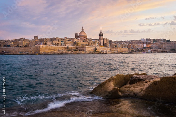 Fototapeta Malta. Valletta seafront at sunset with Basilica of Our Lady of Mount Carmel, viewed from Sliema.