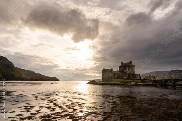 Obraz Eilean Donan castle clouds dramatic lake