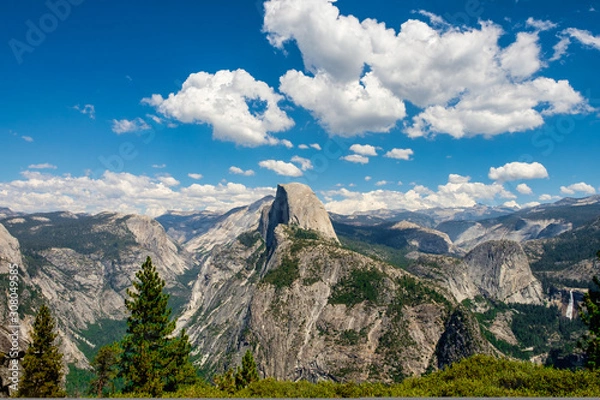Fototapeta Glacier Point of the Yosemite National Park, Beautiful forrest landscape with blue sky background