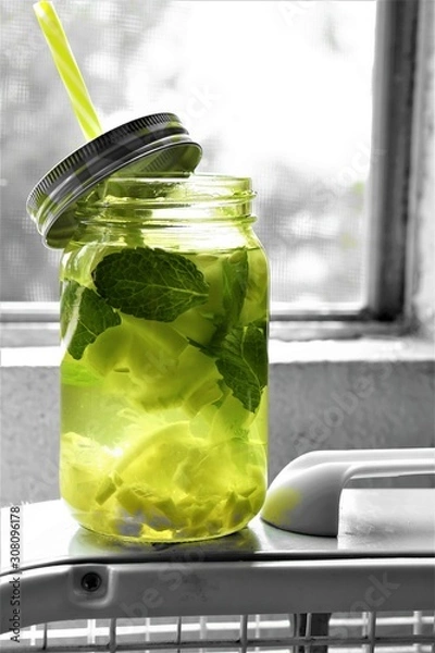 Obraz Cucumber Ginger Mint Summer Refresher