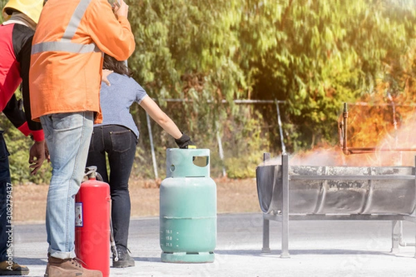 Fototapeta Firefighter training,Instructor training how to use a fire extinguisher for fighting fire