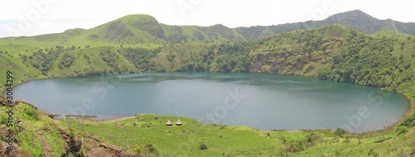 Obraz błękitne jezioro z zieloną trawą wokół, kamerun, afryka, panorama