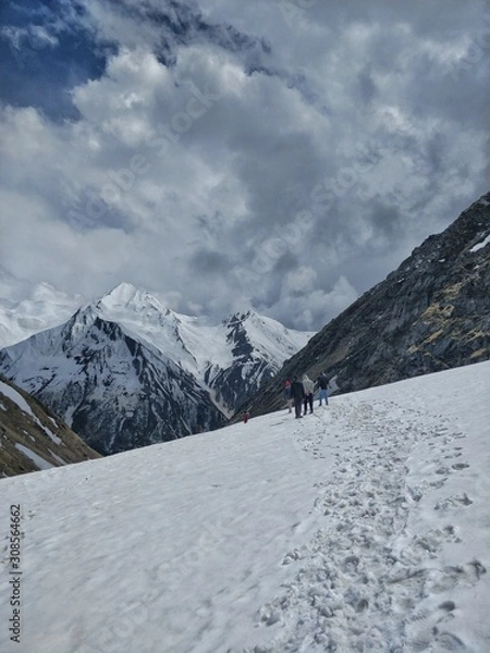 Obraz skiers in mountains