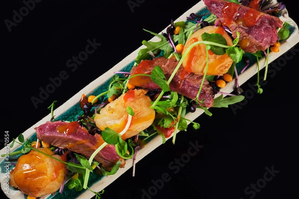 Obraz .juicy scallop beef appetizer