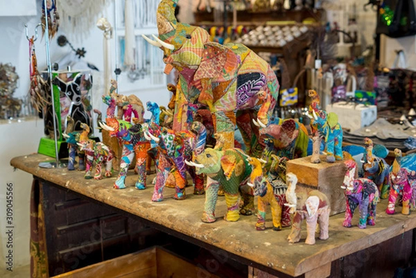 Obraz Handmade asian colorful statues