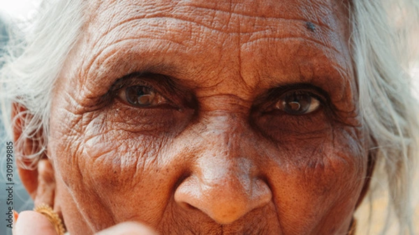 Fototapeta Closeup shot of the eyes of an old woman staring at the camera