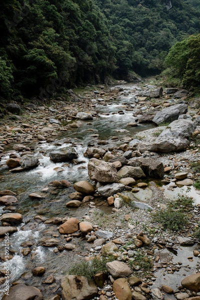 Fototapeta stream through marvel rock