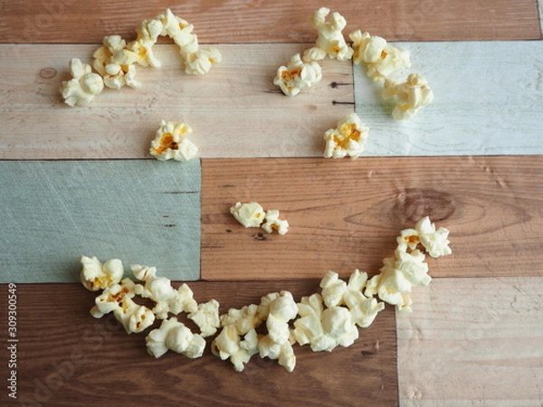 Fototapeta ポップコーンで描いた笑顔の写真