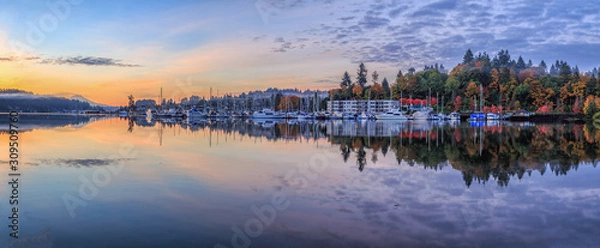 Obraz Jesienna panorama Gig Harbor z pięknymi jesiennymi kolorami