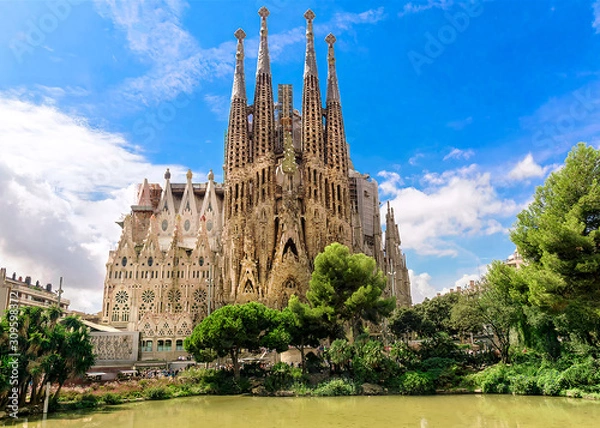Obraz Barcelona, ​​Hiszpania - 15 września: Sagrada Familia 2015 w Barcelonie. Sagrada to nazwisko - najbardziej znane budowle stworzone przez Antoniego Gaudiego.