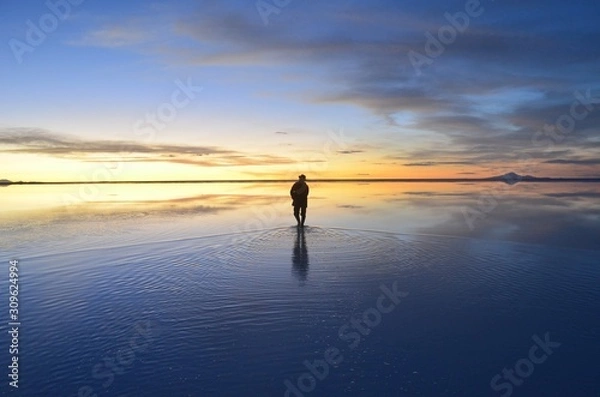 Obraz ウユニ 塩湖 夕焼け 鏡張り
