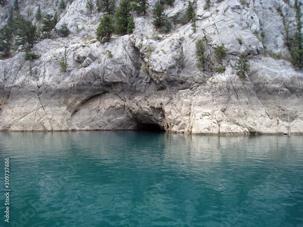 Obraz cave in a mountain lake