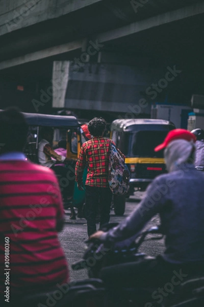 Obraz man walking on busy roads