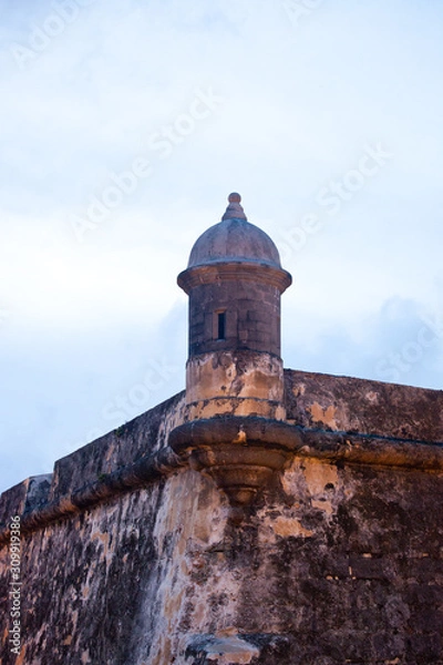 Fototapeta watchtower of castle El Morro (old spanish citadel) in San Juan, Puerto Rico