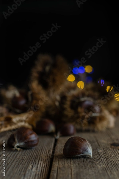 Obraz chestnuts on rustic table