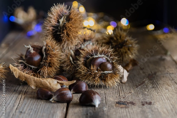 Obraz chestnuts on rustic table