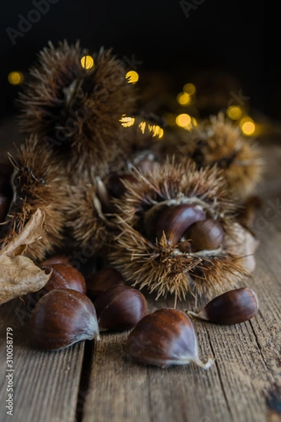 Obraz chestnuts on rustic table