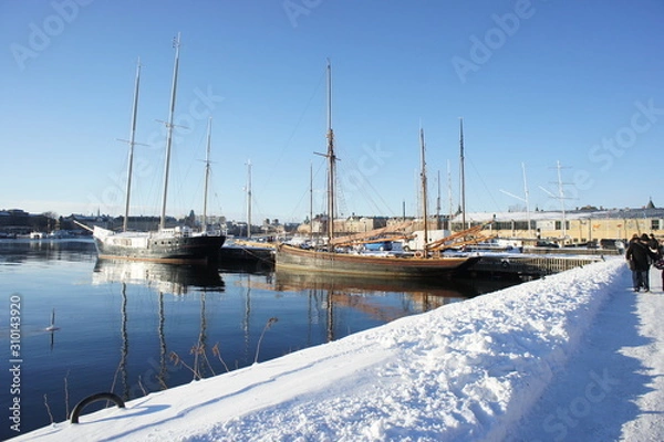 Fototapeta calm dock in sunny winter with snow on the floor