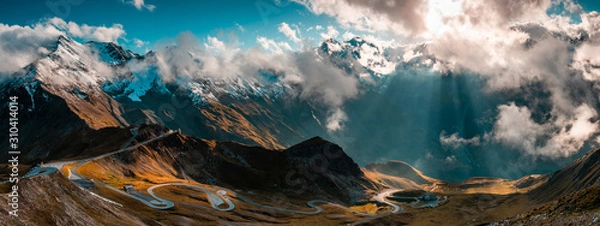 Fototapeta Panoramiczny obraz Grossglockner Alpine Road. Zakręt kręta droga w Alpach.