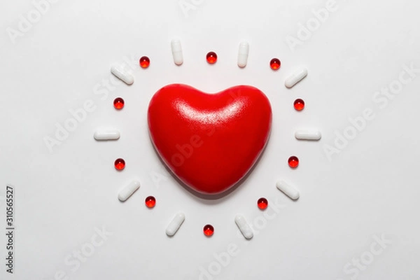 Obraz Heart of pills and capsules isolated on white background