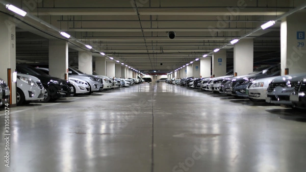 Fototapeta 지하주차장에 주차된 자동차들