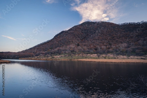 Fototapeta 秋の覚満淵の日の出