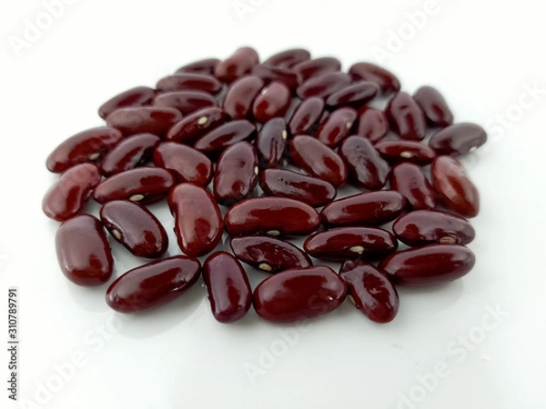 Obraz red beans isolated on white background