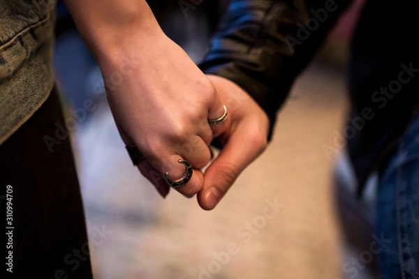 Obraz Paar hält Händchen