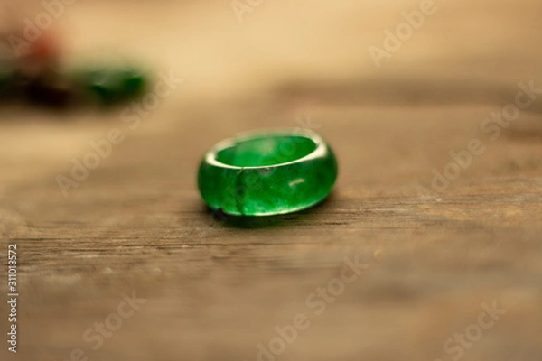 Fototapeta Broken hade ring