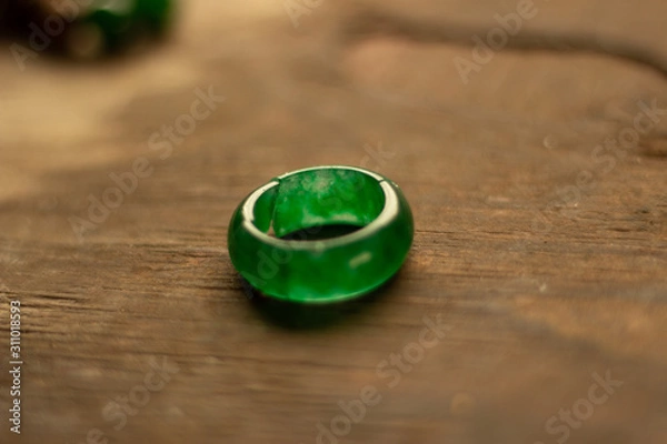 Fototapeta broken Jade ring