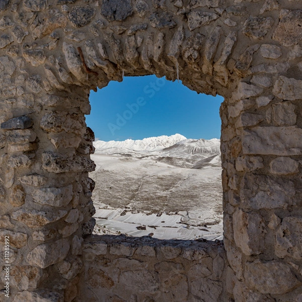 Fototapeta View from an opening of the walls of Rocca Calascio