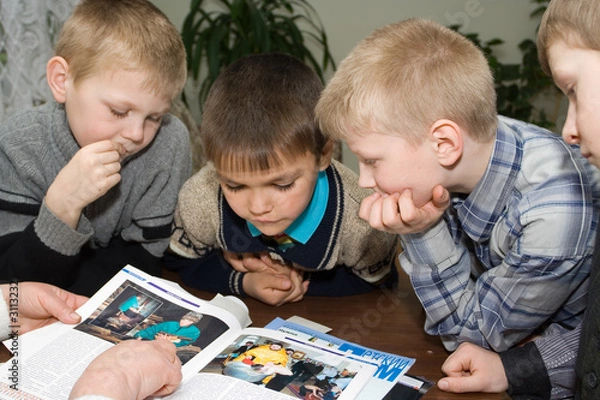 Fototapeta boys behind reading