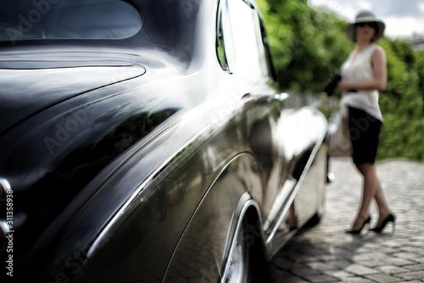 Fototapeta Auto. Frau. Oldtimer.