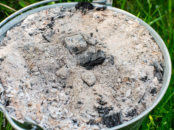 Fototapeta Железное ведро с органическим удобрением. 
