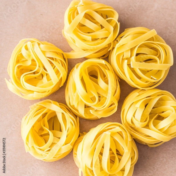 Fototapeta nest paste on craft background