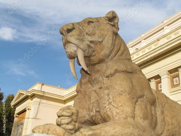 Obraz Facade of the La Plata Museum of Natural History. Highlight for the saber tooth tiger statue. 