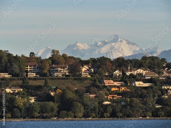 Fototapeta Geneva, Switzerland - October 18th 2019: a Beautiful autumn day in Lake Leman in Geneva. The Lake is surrounded by beautiful mountain that makes the sailing even more spectacular for the many sailors
