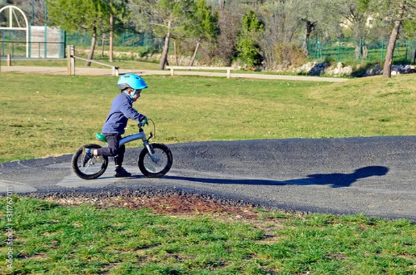 Obraz Garçon en draisienne00