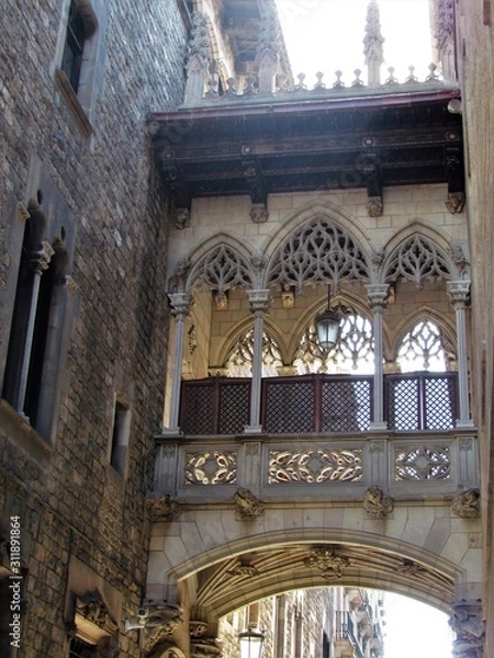 Fototapeta Pont del Bisbe or Puente del Obispo (Bishop) the mysterious and charming bridge in the Gotic in Barcelona build in the XX century full of impressive details