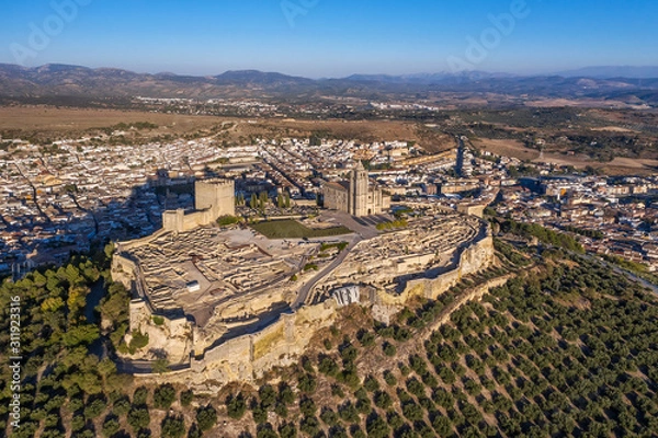 Obraz aerial view of the ancient fortress de la Mota near the town of Alcalá la Real