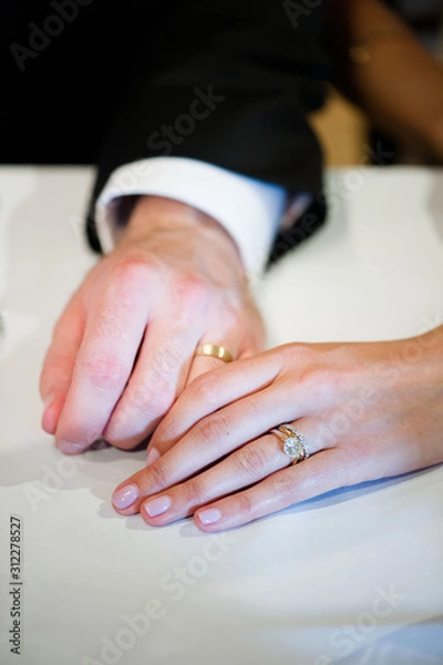 Obraz bride and grooms ring hands