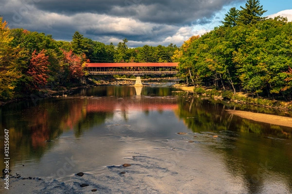 Fototapeta Saco River Covered Bridge, Conway, Hew Hampshire, in autumn.