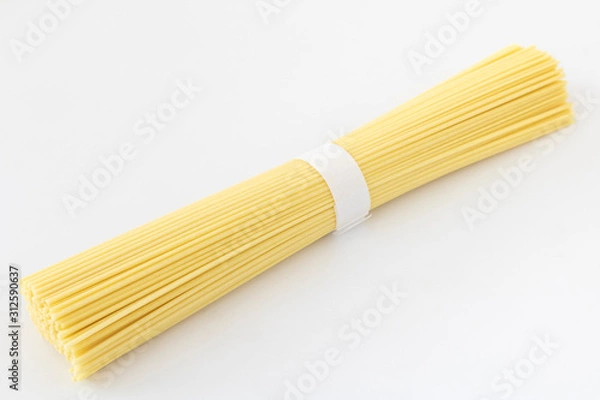 Fototapeta 乾燥したスパゲッティの麺の束