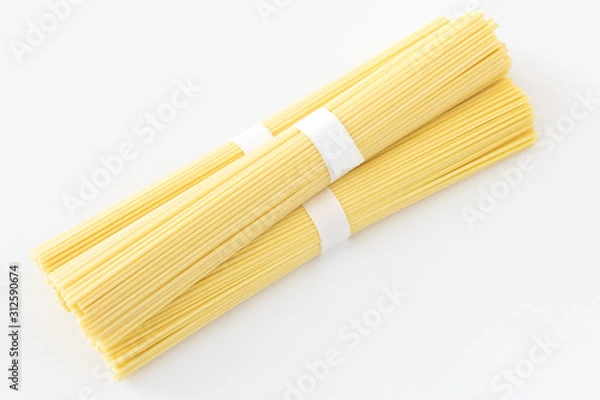 Fototapeta 乾燥したスパゲッティの麺の束